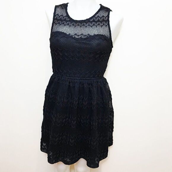 Love Culture Dresses & Skirts - STRETCH lace sweetheart sleeveless dress
